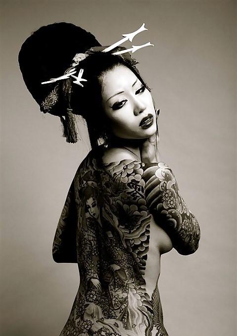 25P Traditional Japanese Tattoos On Women