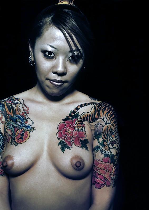 25P Traditional Japanese Tattoos On Women