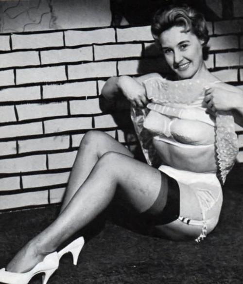 25P Vintage Stockings 75