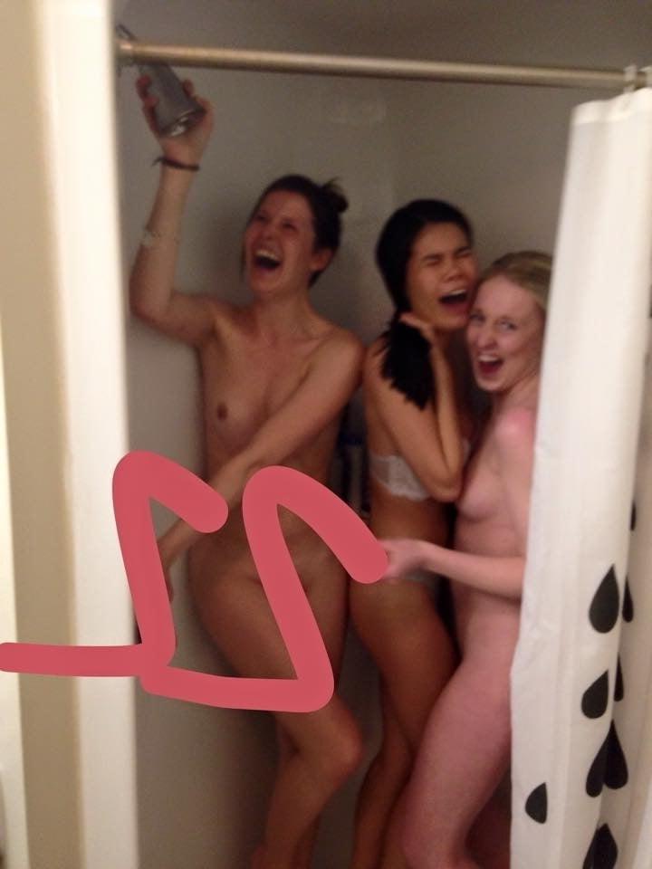 25P Group of Nude Girls 2