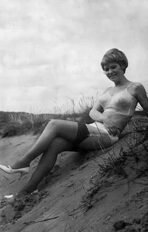 25P Vintage Stockings 69