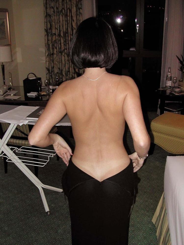 25P BRUNETTE POSING