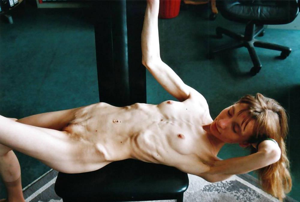 25P Pretty Anorexic Girl