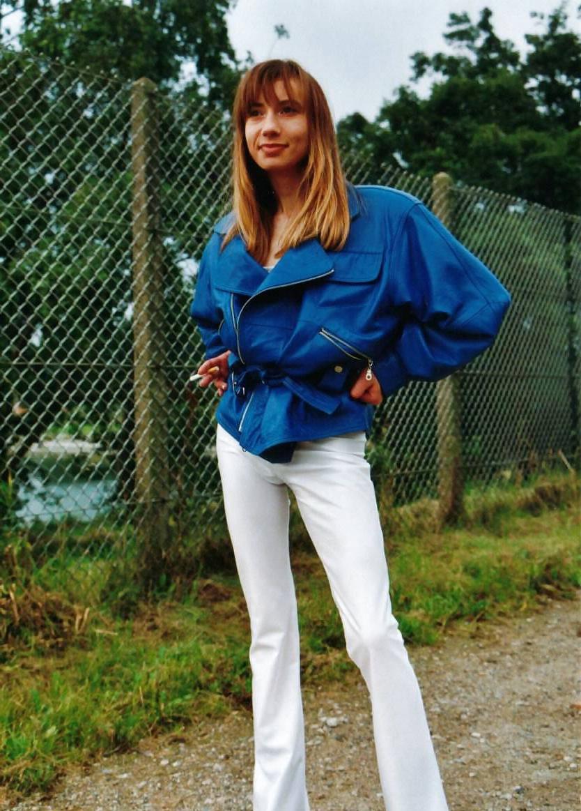 25P Pretty Anorexic Girl