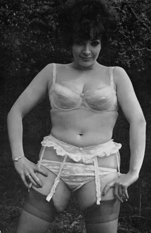 25P Vintage Stockings 64