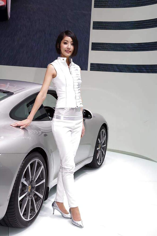 25P Japanese Race Queens #2 (Milimani)