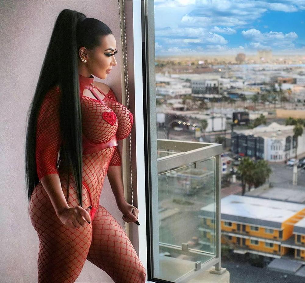 25P Amazing Bimbos - Horny Plastic &amp; Fake Tits Sluts 33