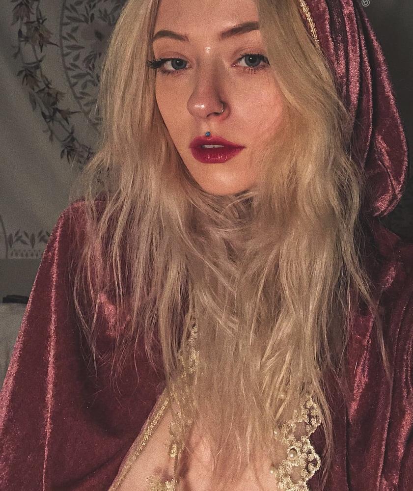 25P 20yo hot sexy slim blond shaved  private selfie slut Aspen