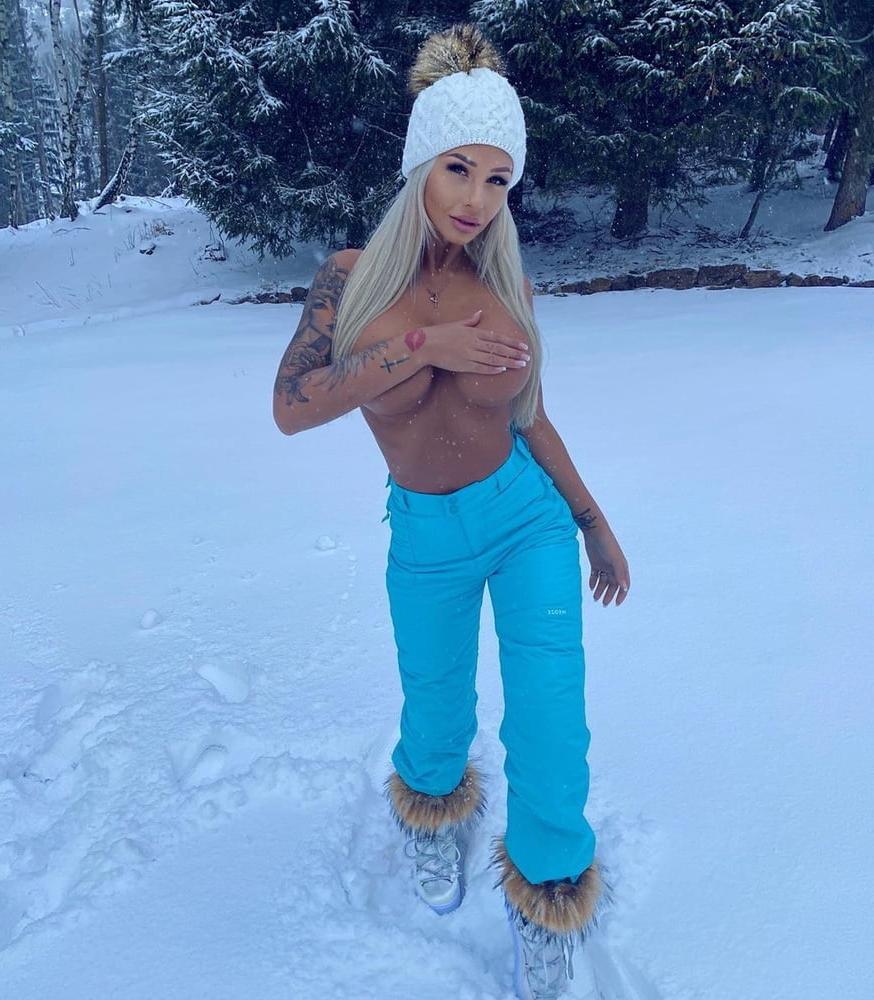 25P Amazing Bimbos - Horny Plastic &amp; Fake Tits Sluts 28