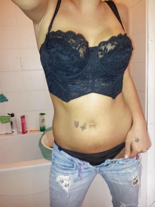20P Woman their sell bra on the net 