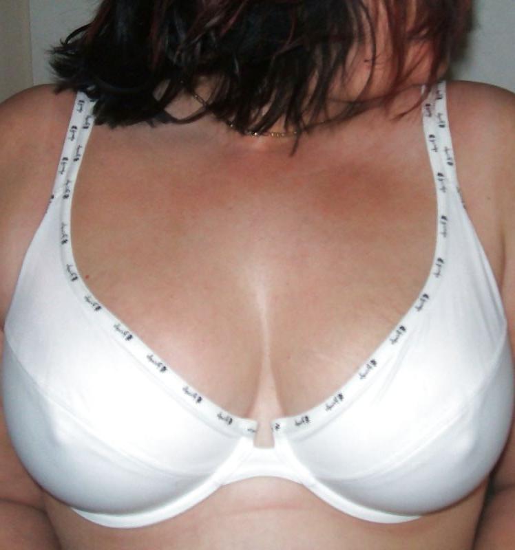 20P Woman their sell bra on the net 