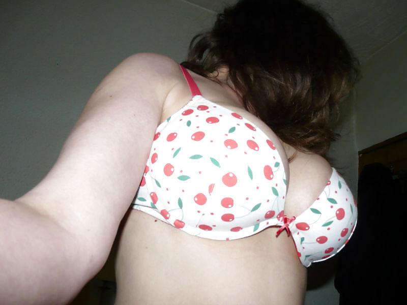 20P Woman their sell bra on the net 
