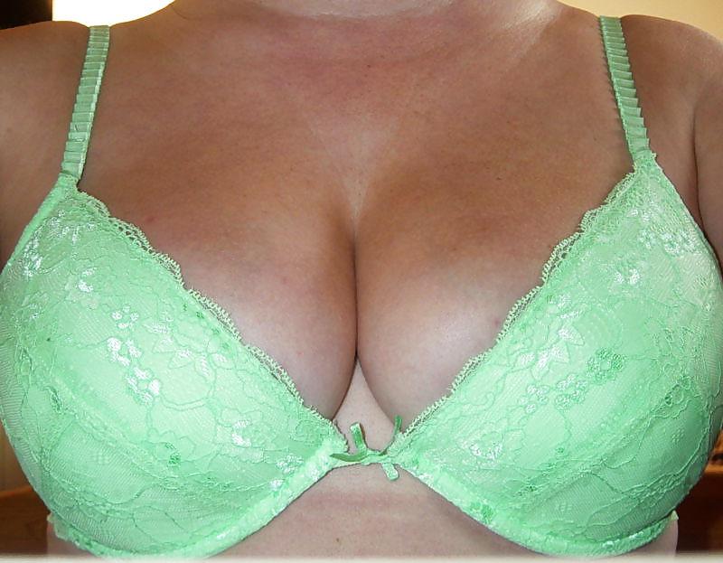20P Woman their sell bra on the net 