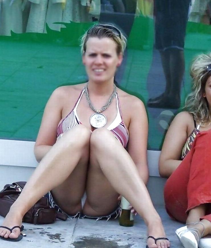25P Upskirt Sitting Mix 2