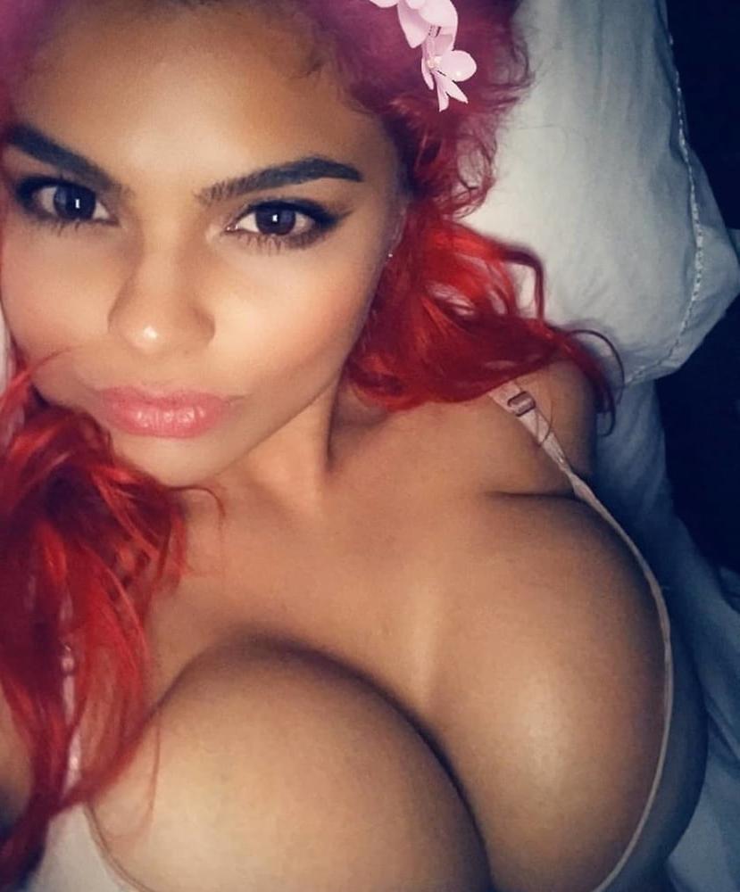 25P Amazing Bimbos - Horny Plastic &amp; Fake Tits Sluts 19