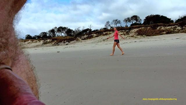 25P Beach CFNM to be Jealous of 01