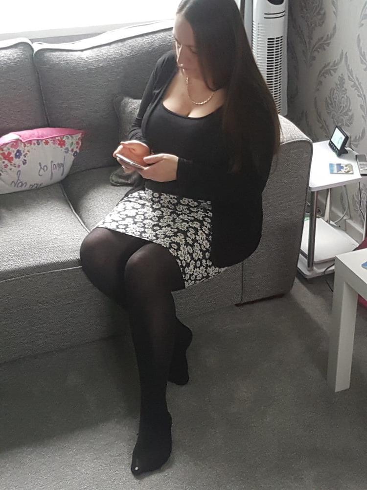 25P Sexy MILFs and GILFs Wearing Tights 16