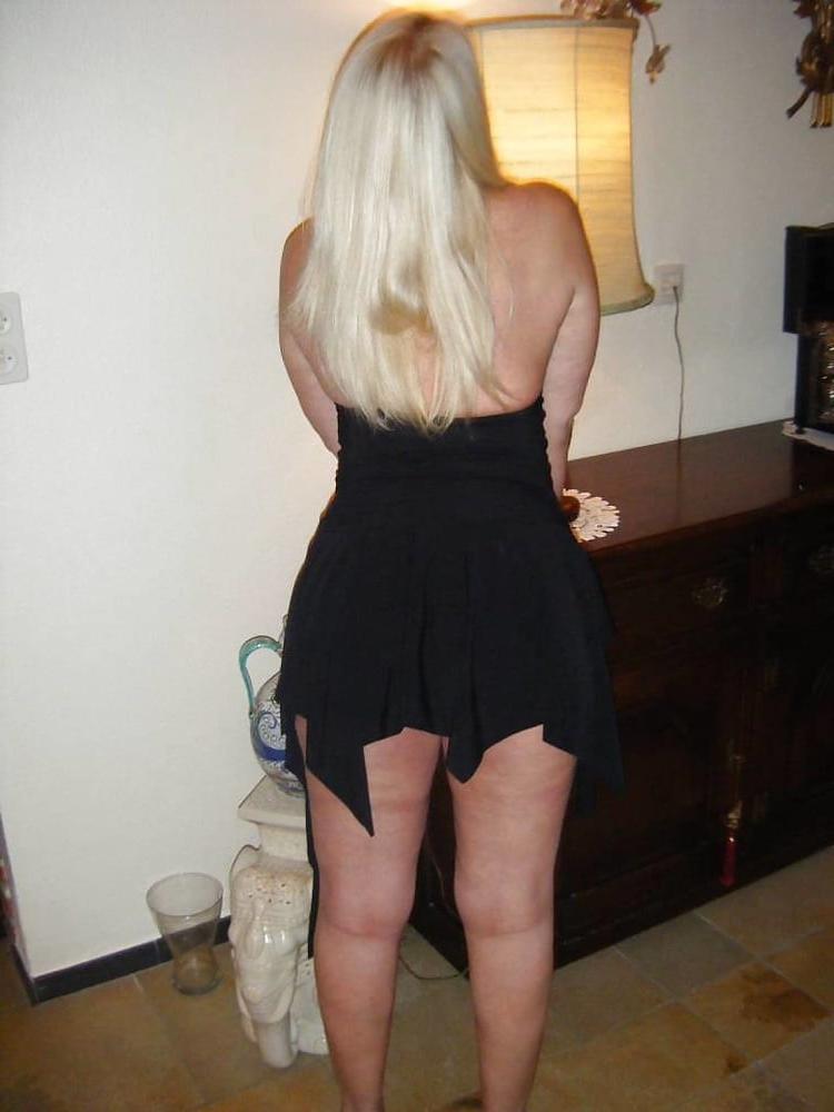 25P BLONDE MILF POSING