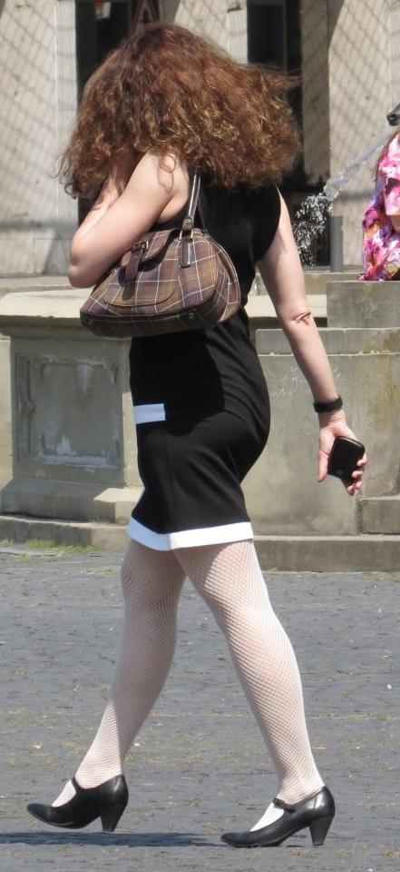 25P Sexy MILFs and GILFs Wearing Tights 16