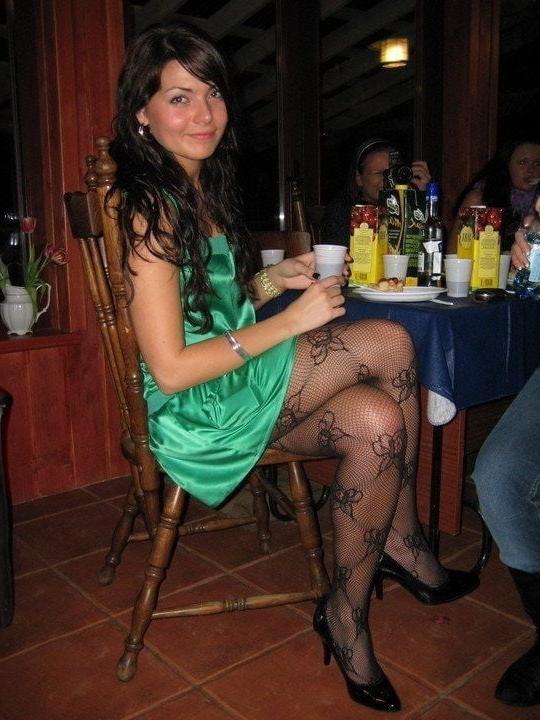 25P Sexy MILFs and GILFs Wearing Tights 16
