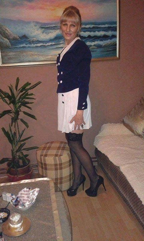 25P Sexy MILFs and GILFs Wearing Tights 16