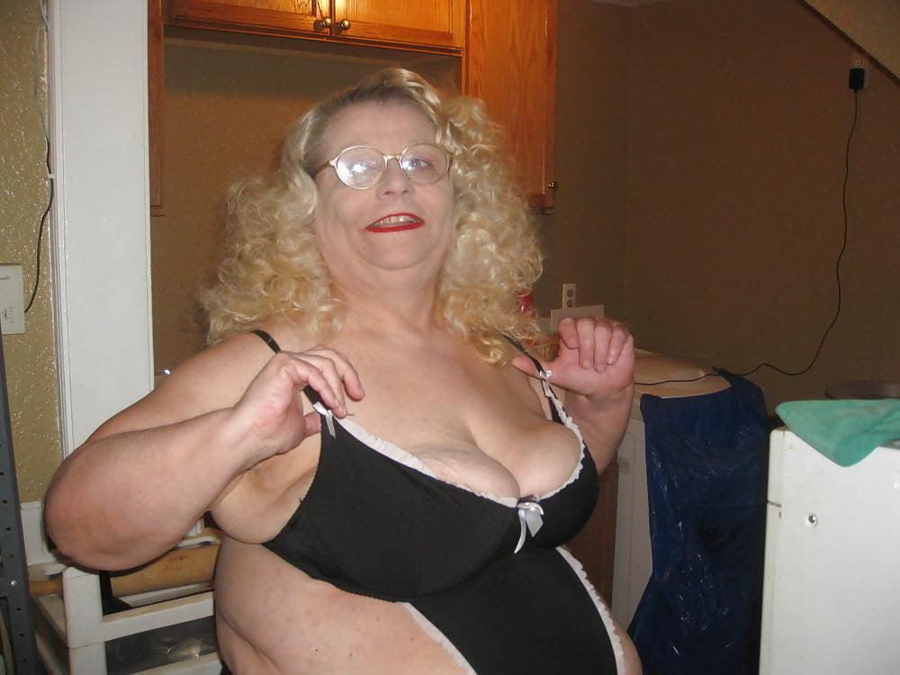 20P Charming gilfs &amp; milfs