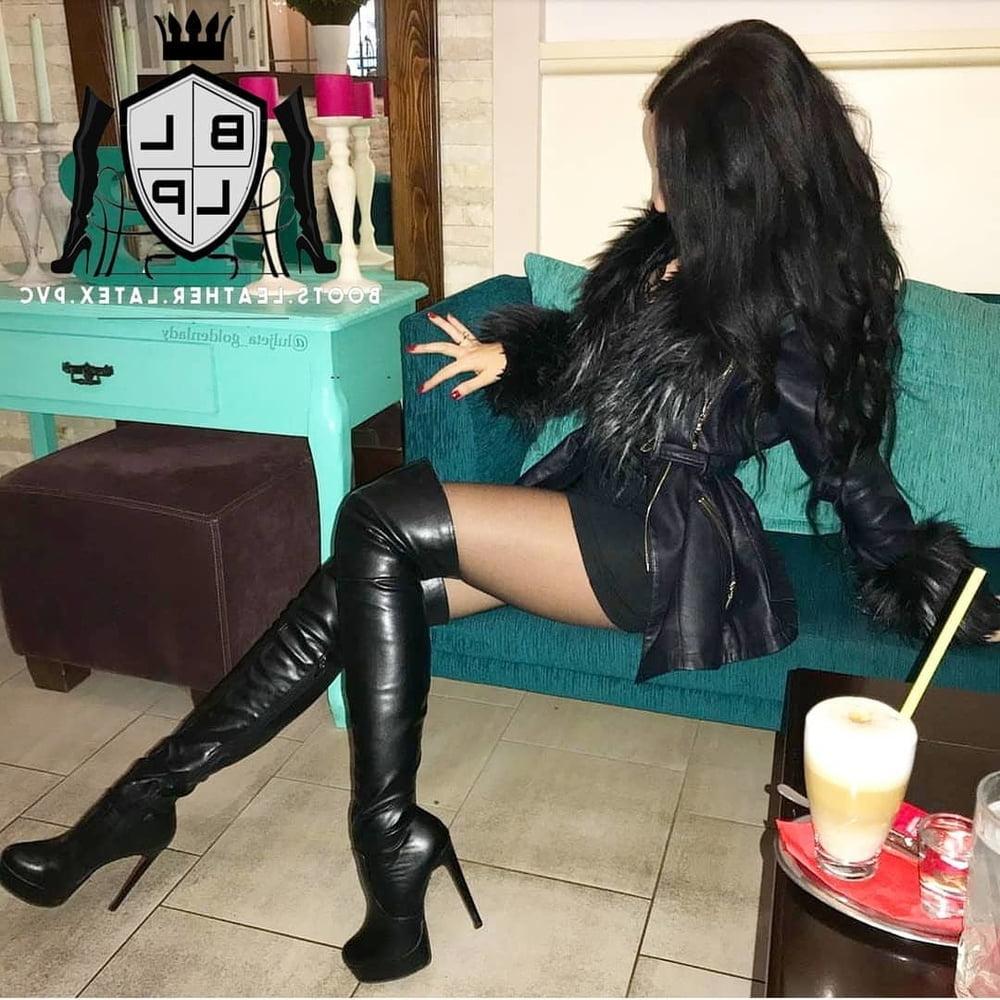 25P Amazing Bimbos - Horny Plastic &amp; Fake Tits Sluts 12