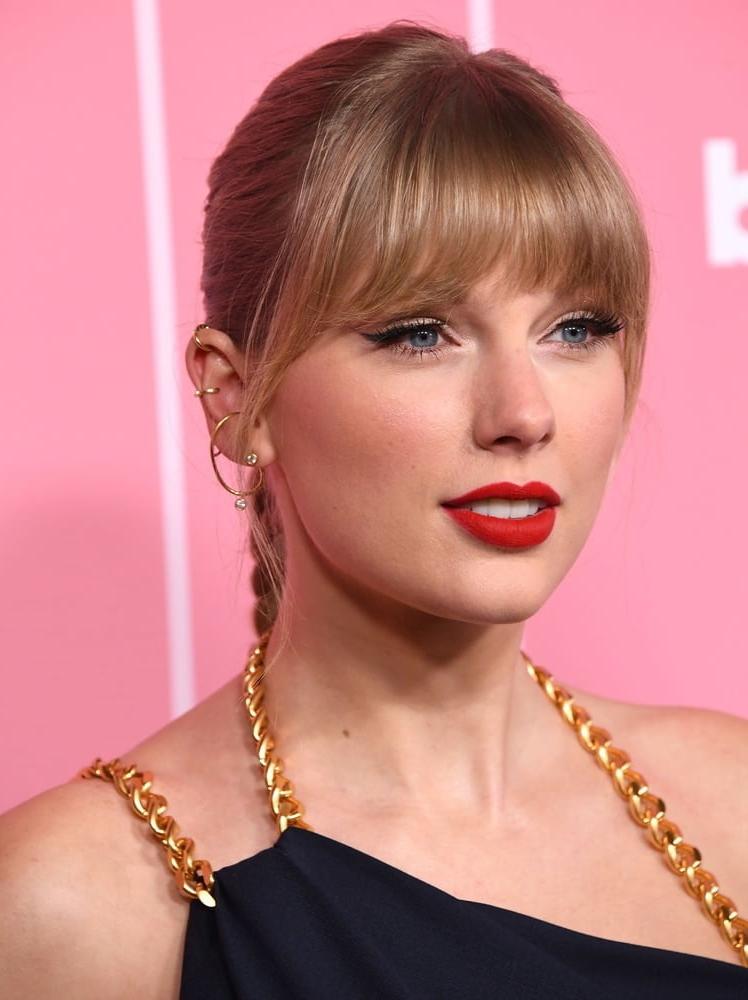 25P Taylor Swift's beautiful fucking face