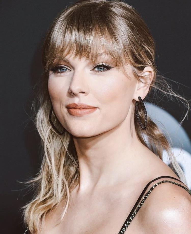25P Taylor Swift's beautiful fucking face