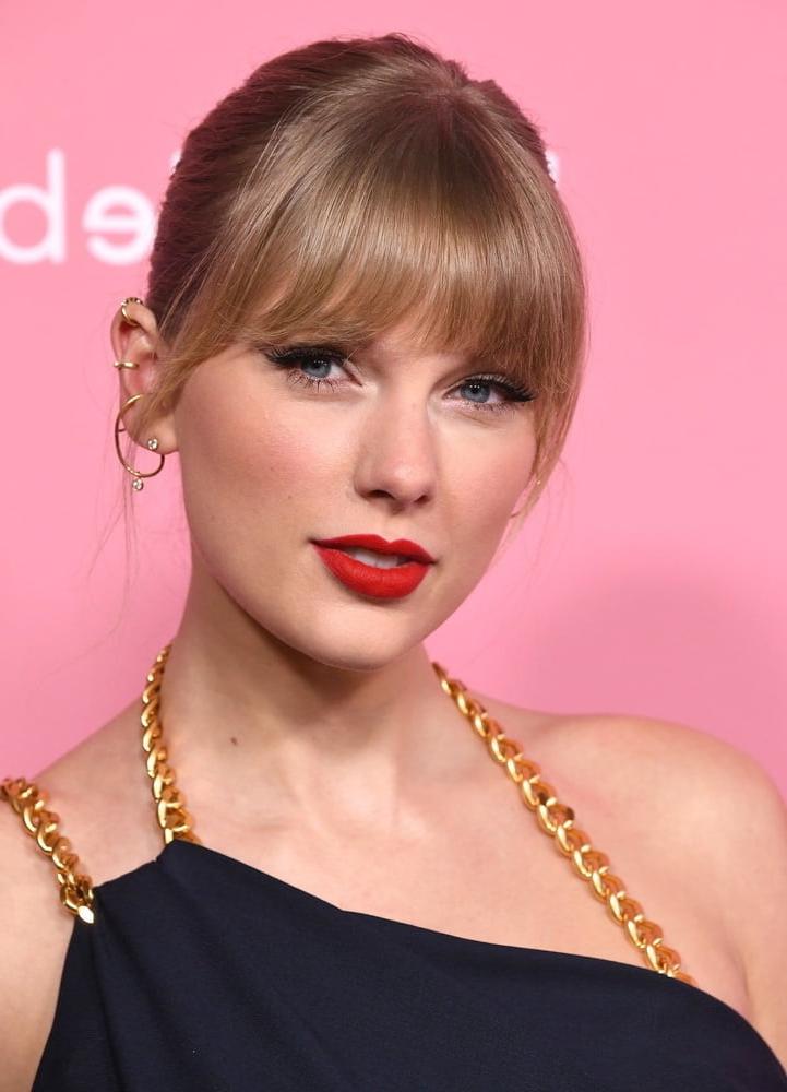 25P Taylor Swift's beautiful fucking face