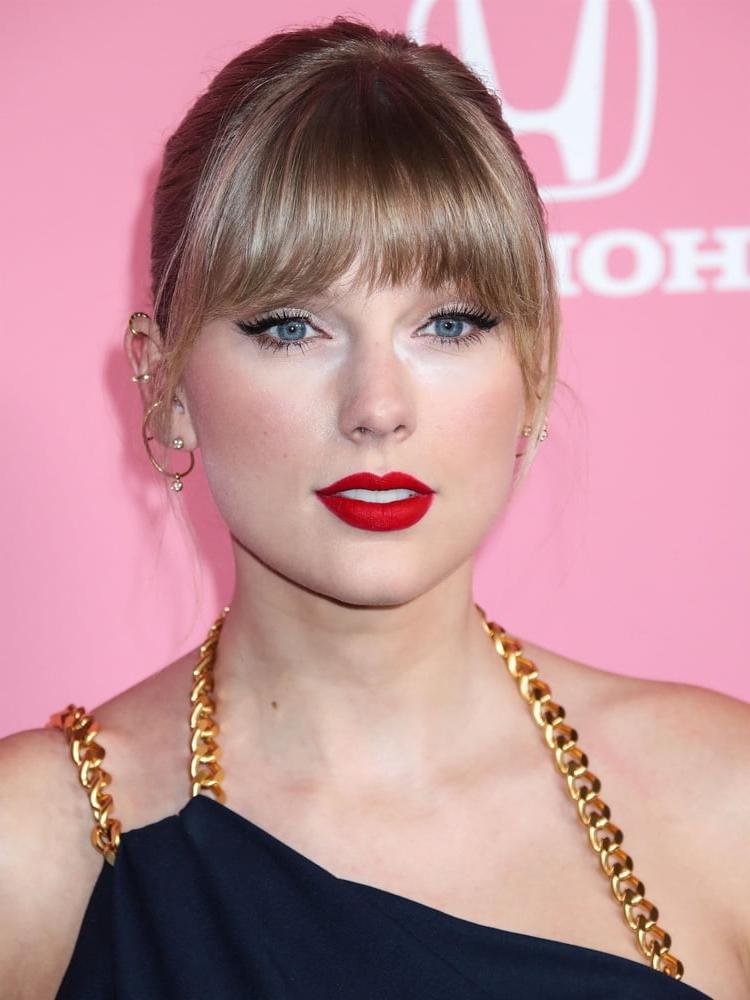 25P Taylor Swift's beautiful fucking face