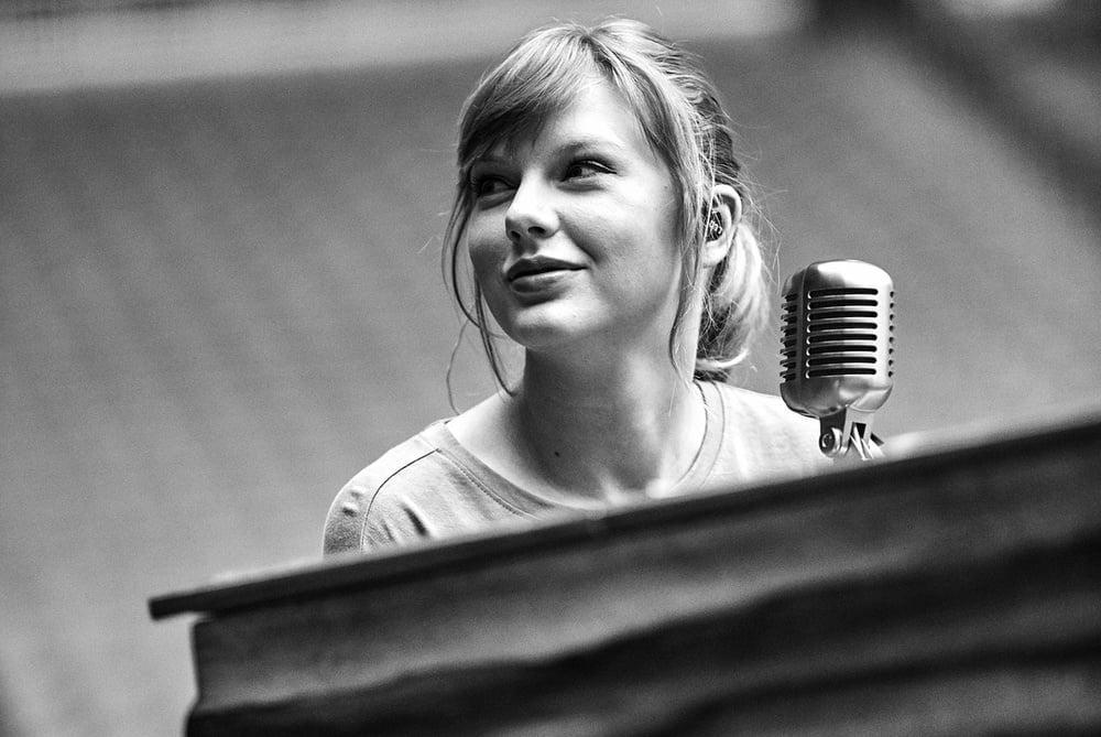 25P Taylor Swift's beautiful fucking face