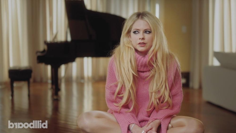 25P Avril Lavigne is your new girlfriend volume 2