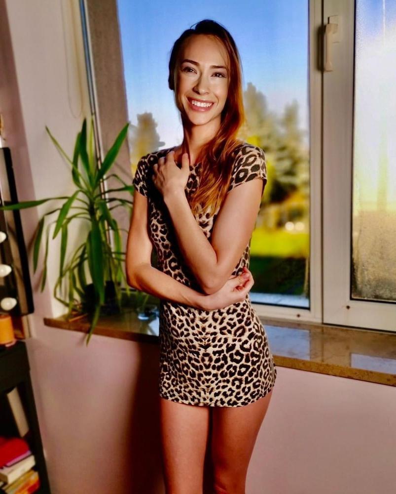 25P Hot MILF missing hardcore anal fucking (nylons, upskirt) 6