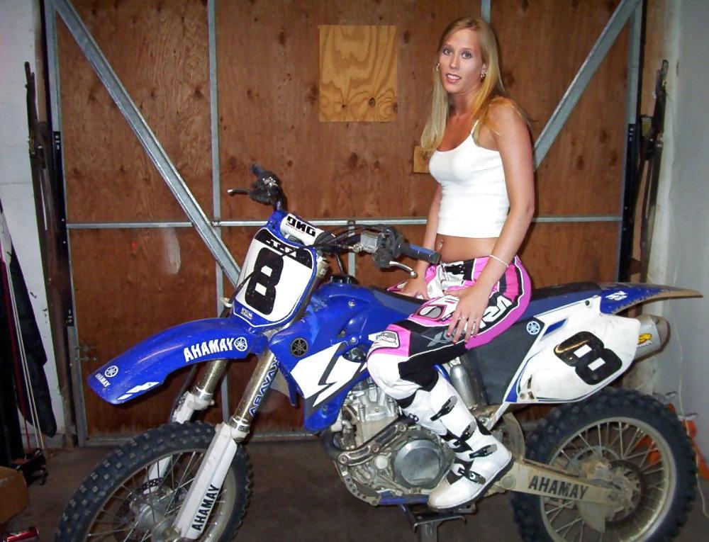 14P Amateur biker chick