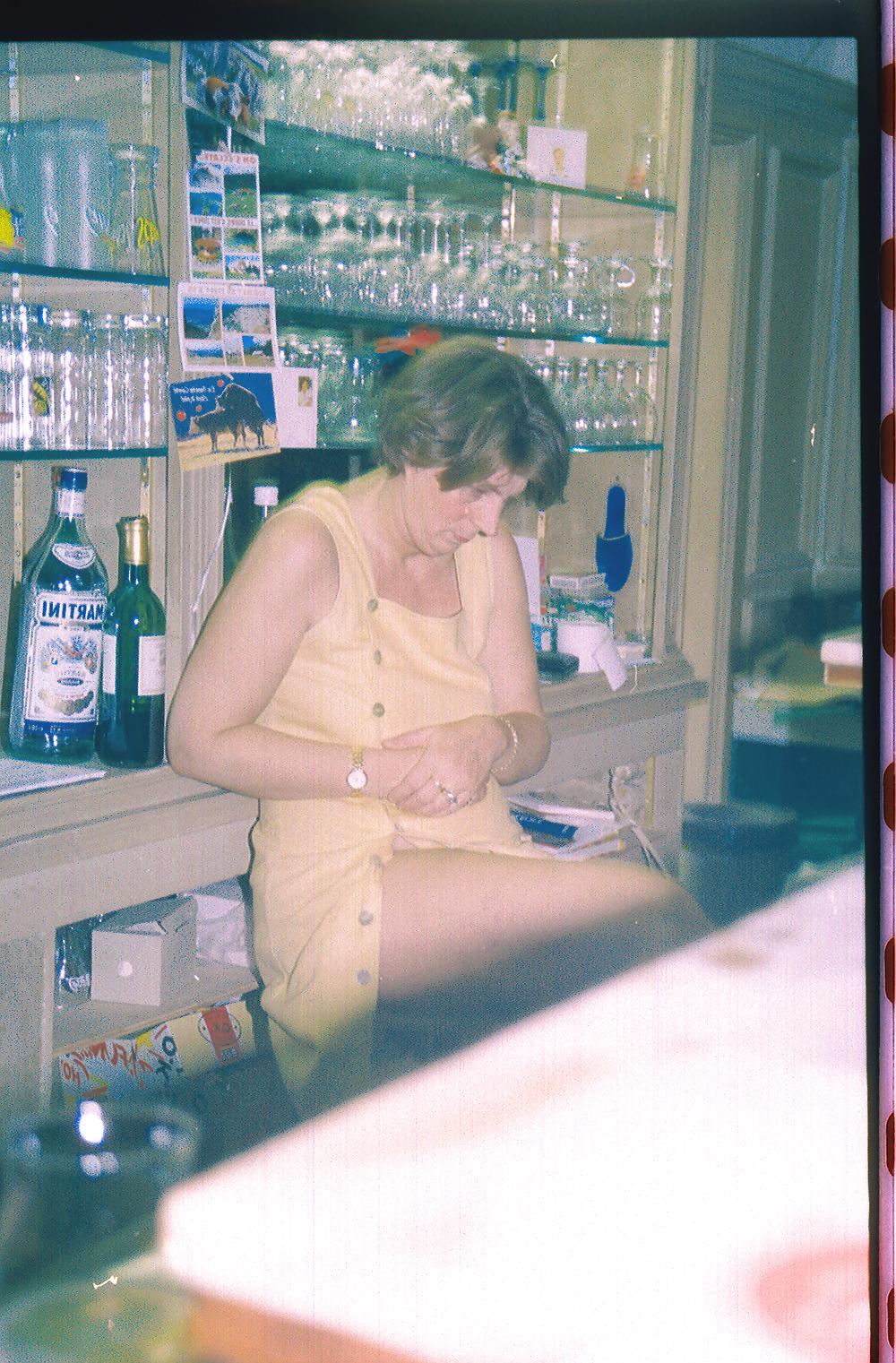 20P Working in a pub-bar