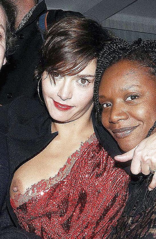 25P Beautiful Celebs with No Bra by TROC