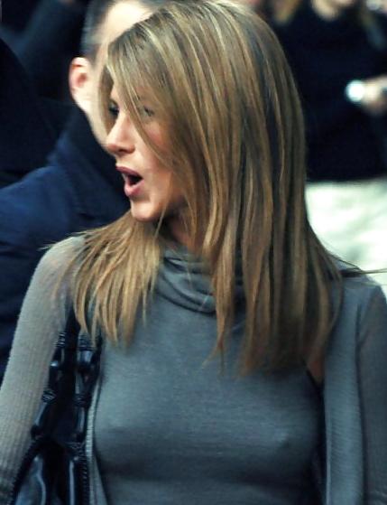 25P Beautiful Celebs with No Bra by TROC