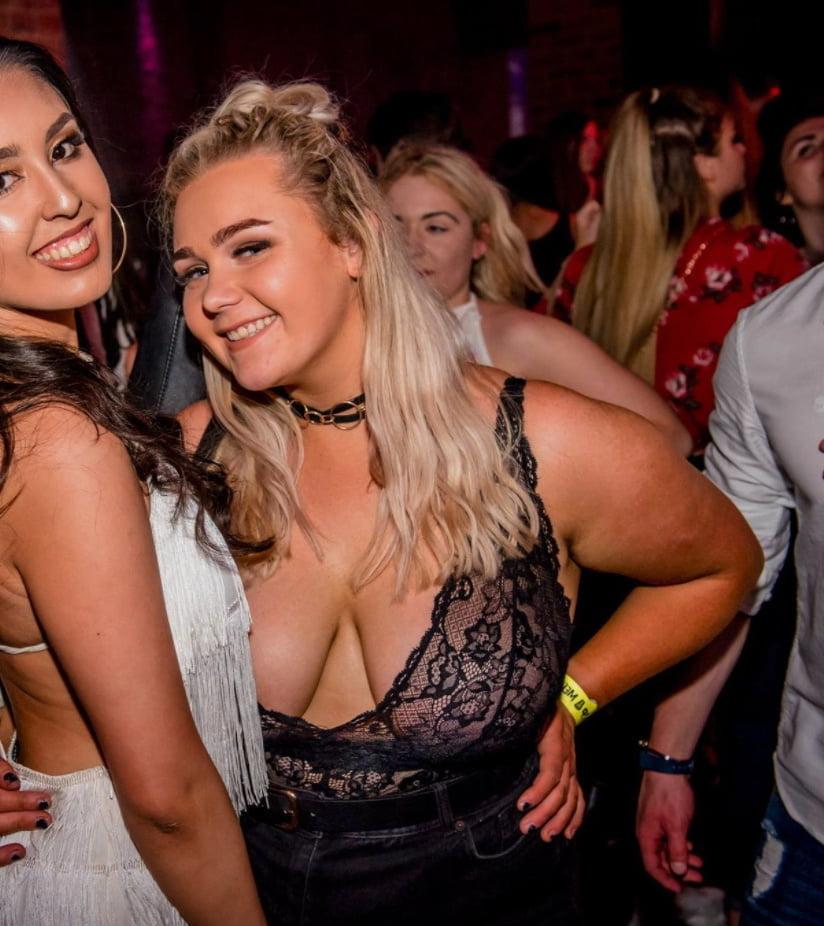 25P No Bra Club gallery 01