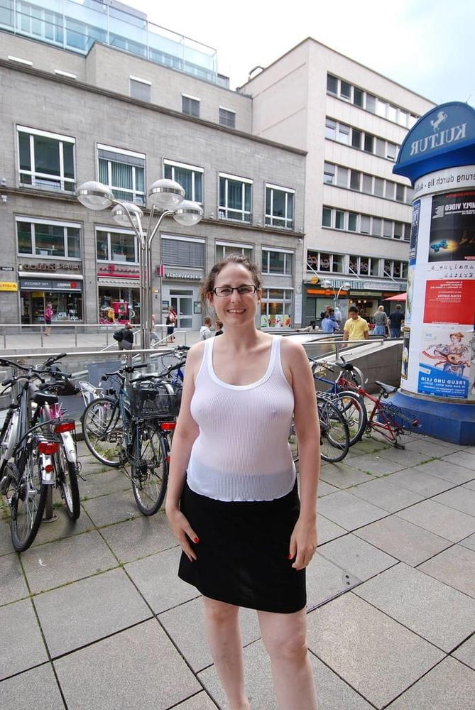 25P No Bra Club gallery 01