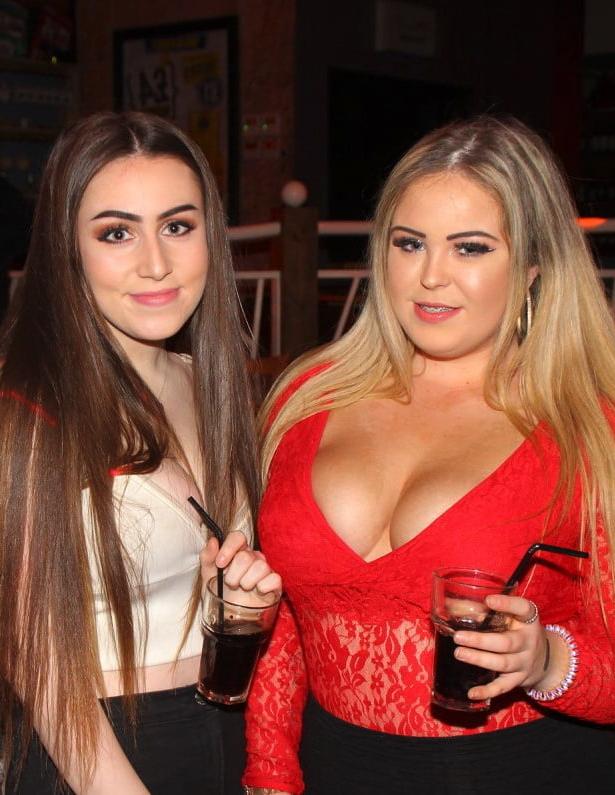 25P No Bra Club gallery 01
