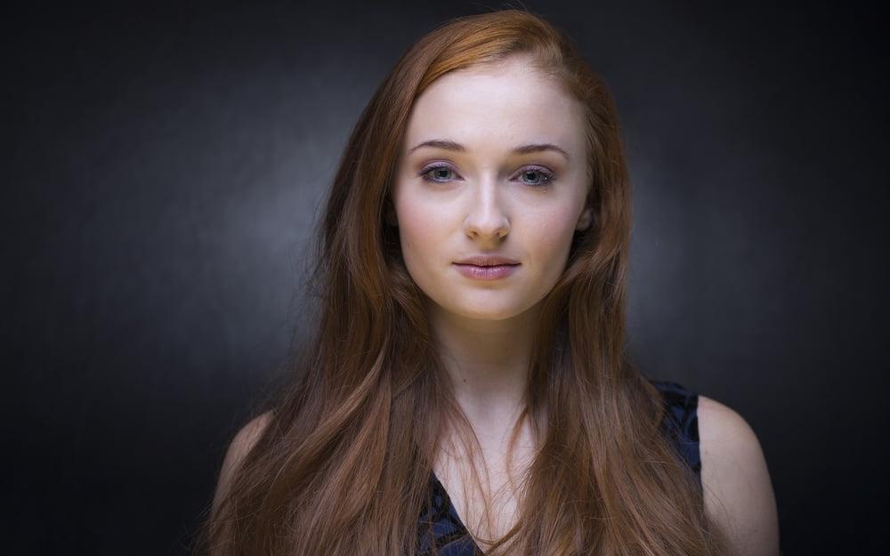 8P Sophie Turner's Facial Face