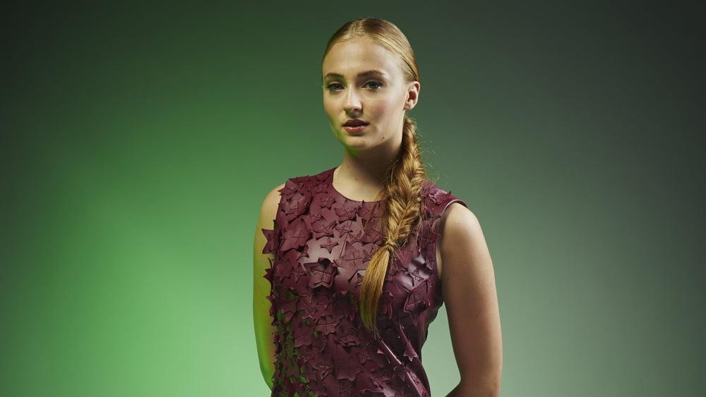 8P Sophie Turner's Facial Face