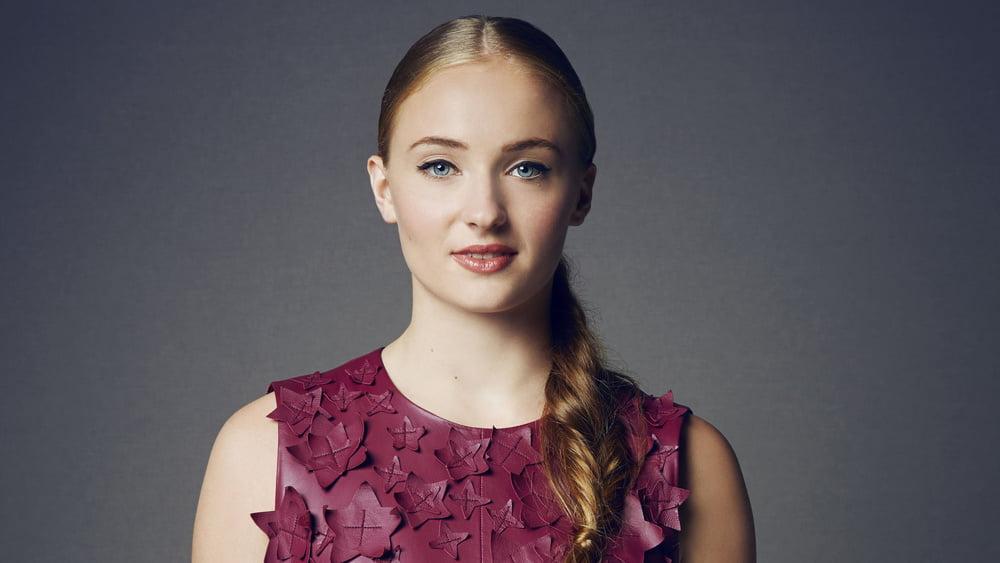 8P Sophie Turner's Facial Face