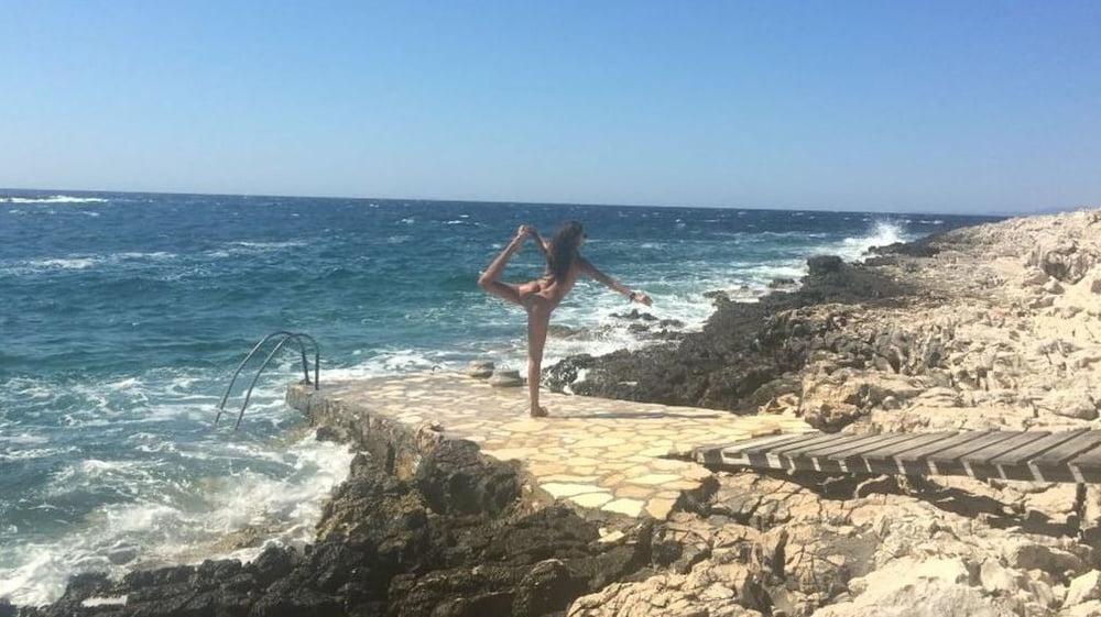25P Anna Herrin private vacation pics aug 2019