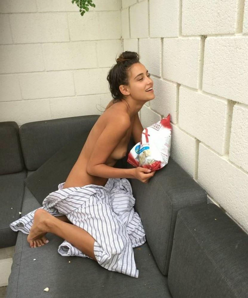 25P Anna Herrin private vacation pics aug 2019