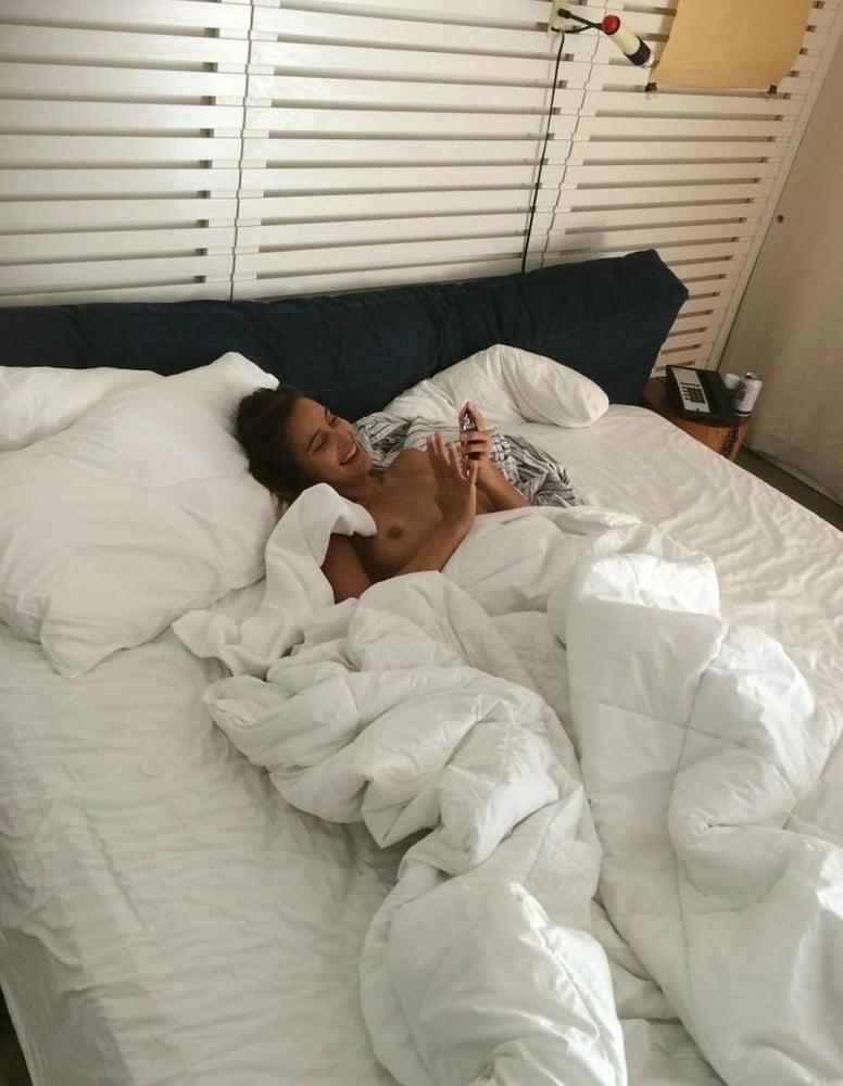 25P Anna Herrin private vacation pics aug 2019