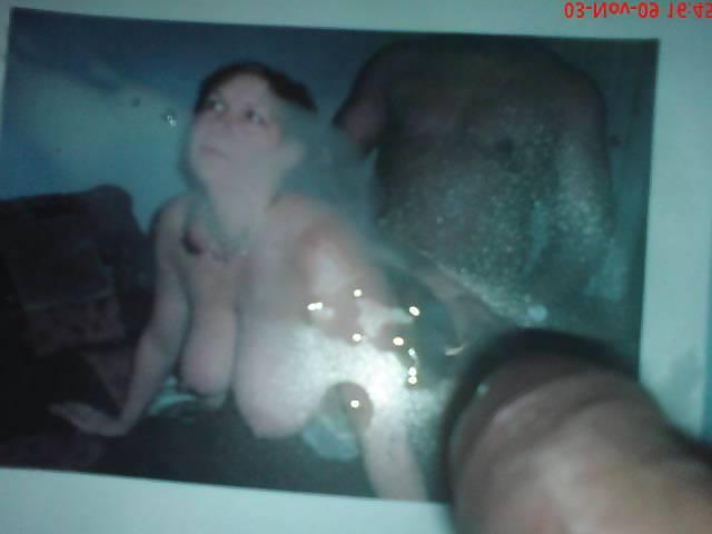 10P Cum on her pics