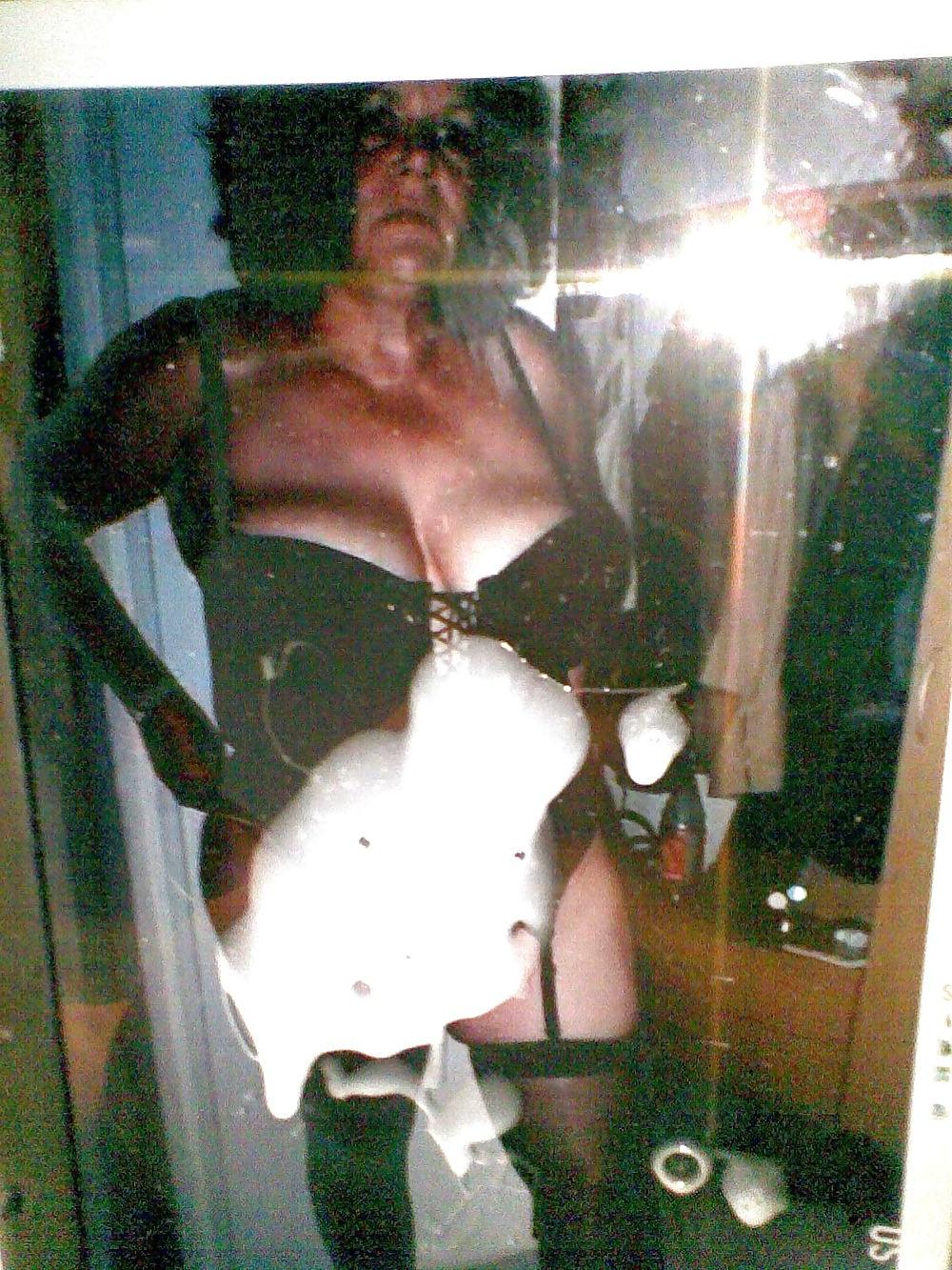 10P Cum on her pics