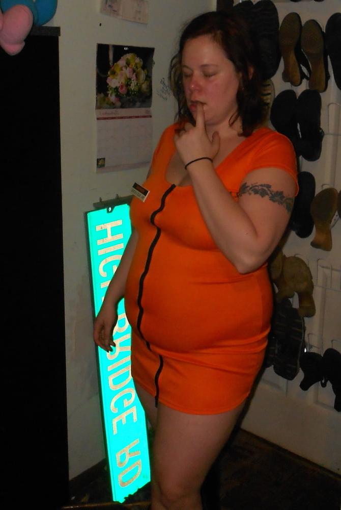 25P sexychubbyangela prison slut spread pussy